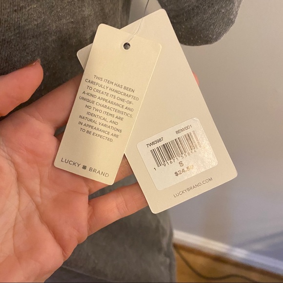 ❌SOLD❌ Lucky Brand Gray T-Shirt size Small - Picture 4 of 4